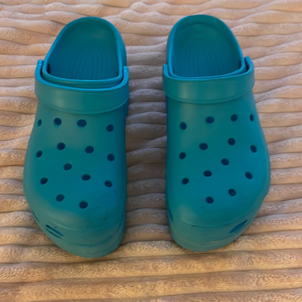 Women nursing clogs